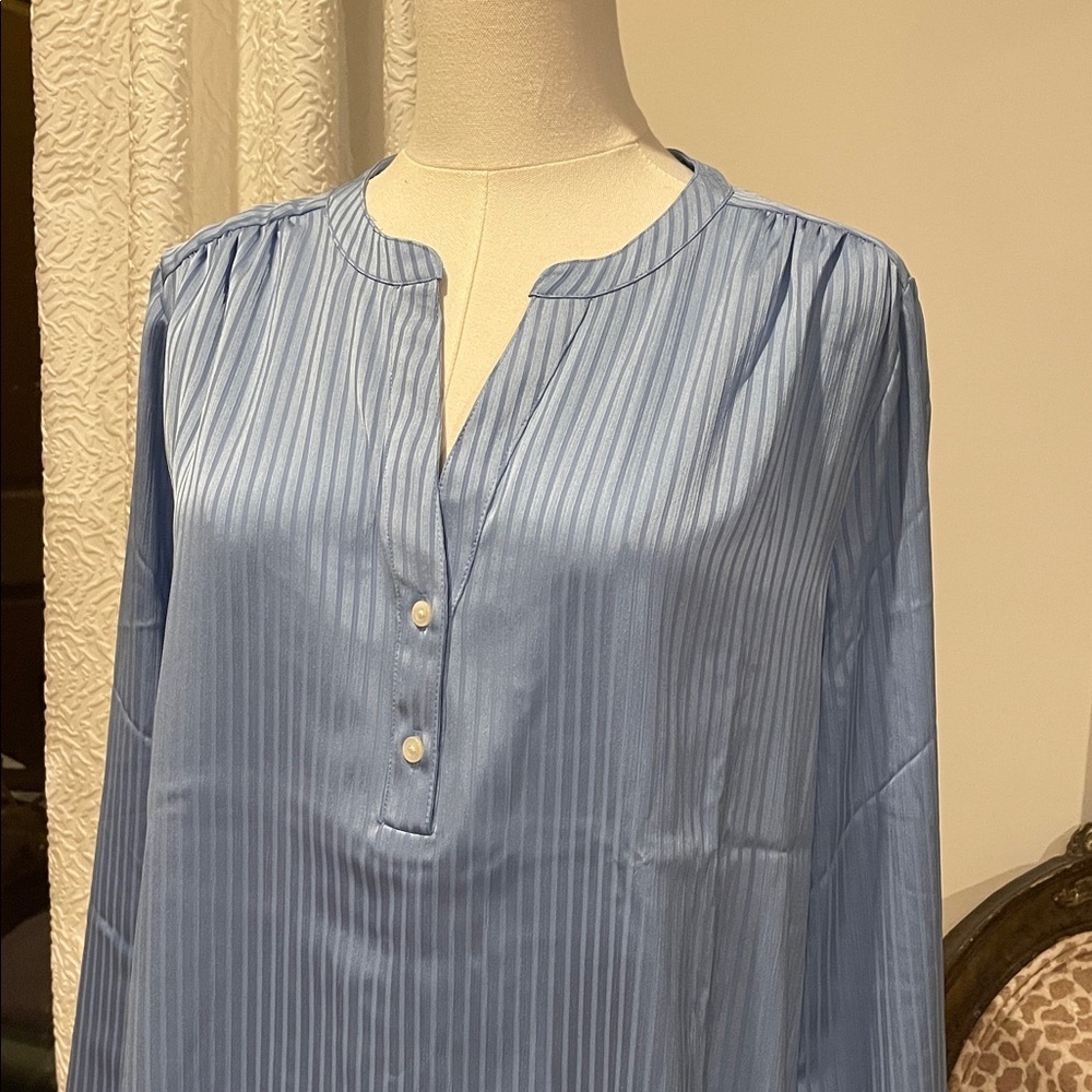 J Crew Gorgeous Blue Pleated Long Sleeve Blouse M EUC - Picture 3 of 9